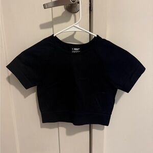 Women black workout crop top